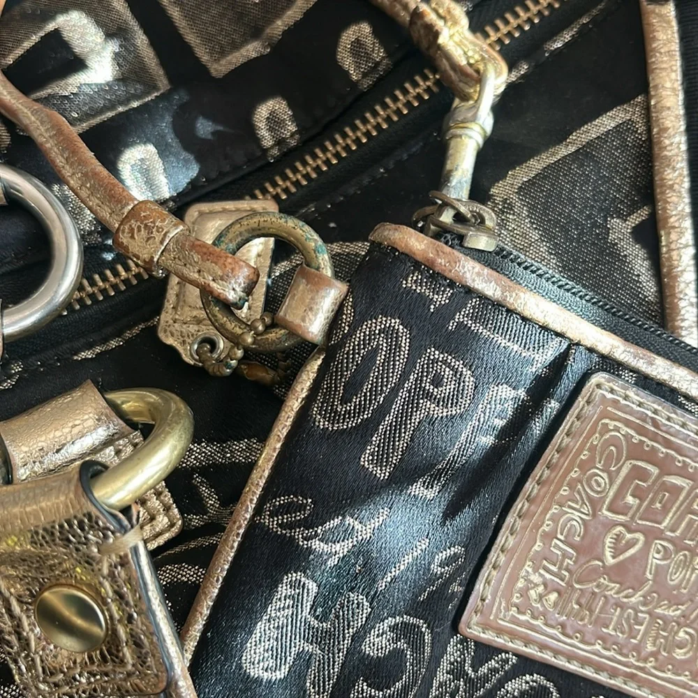 Lost in the 🔥 Coach Poppy Duo Black Story Block Tote and Wristlet - Picture 3 of 13